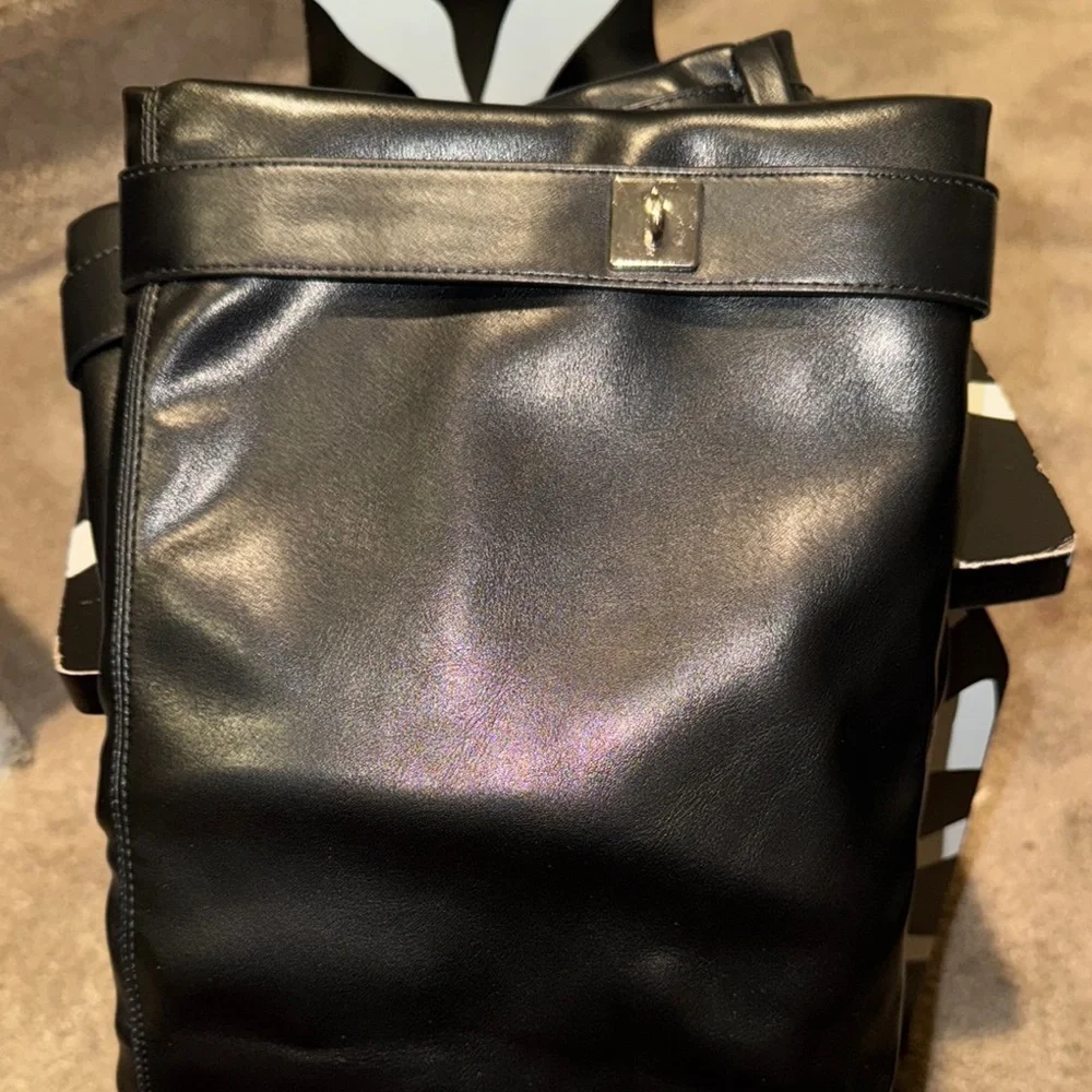 Black Knee-High Leather Boots - Picture 4 of 8